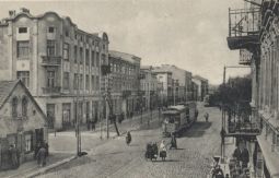 Widok na ul. Zamkową (skrzyżowanie z ul. Gabriela Narutowicza) z budynku dzisiejszego PKO BP