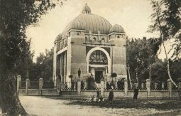 Mauzoleum rodziny Kindlerów (1911) (dziś kaplica cmentarna parafii ewangelicko-augsburskiej, ul. Ewangelicka)