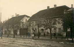Domy tkaczy (ul. Zamkowa 21 i 23) zbudowane przez rodzinę Kruschów (zdjęcie z lat 20. XX w.)