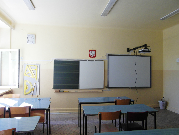 Zamontowana tablica multimedialna