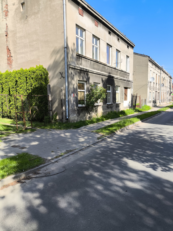 piętrowa kamienica - widok z biku