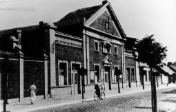 Teatr "Luna" założony przez pioniera kinematografii Juliusa Vortheila (1912) (dawne kino "Mazur" przy ul. św. Jana) zdjęcie z okresu międzywojennego