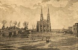 Kościół pw. Najświętszej Marii Panny Różańcowej /1898 - 1903/ (po lewo dawne osiedle robotnicze, tzw. famuły; dziś osiedle mieszkaniowe)