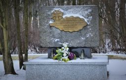 Pomnik bohaterskich obrońców Pabianic przed hitlerowcami, żołnierzy 15 pułku piechoty Wilków
