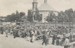 Nowy Rynek przed kościołem ewangelicko-augsburskim (zdjęcie z początku XX wieku)
